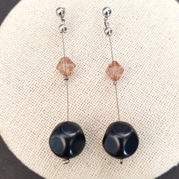 Pale cognac and black bead dangle earrings - Picture 5 of 9